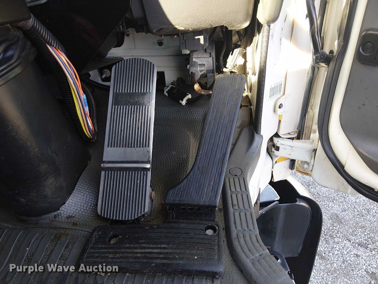 image for item JW9426 2001 GMC T7500 street sweeper truck