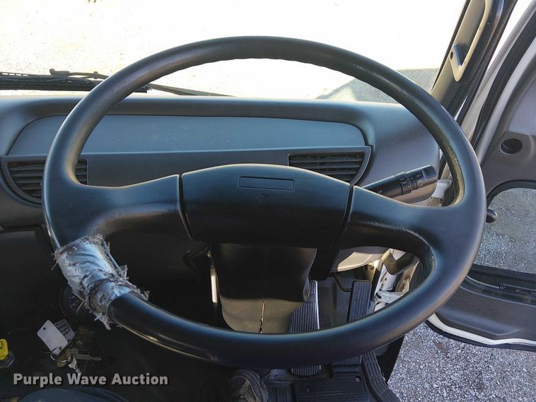 image for item JW9426 2001 GMC T7500 street sweeper truck