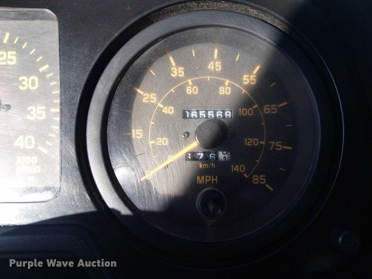 image for item JW9426 2001 GMC T7500 street sweeper truck