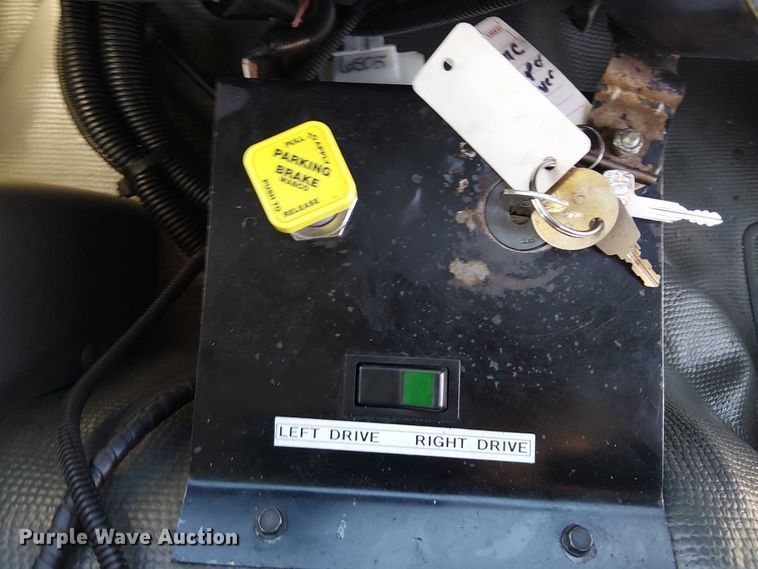 image for item JW9426 2001 GMC T7500 street sweeper truck