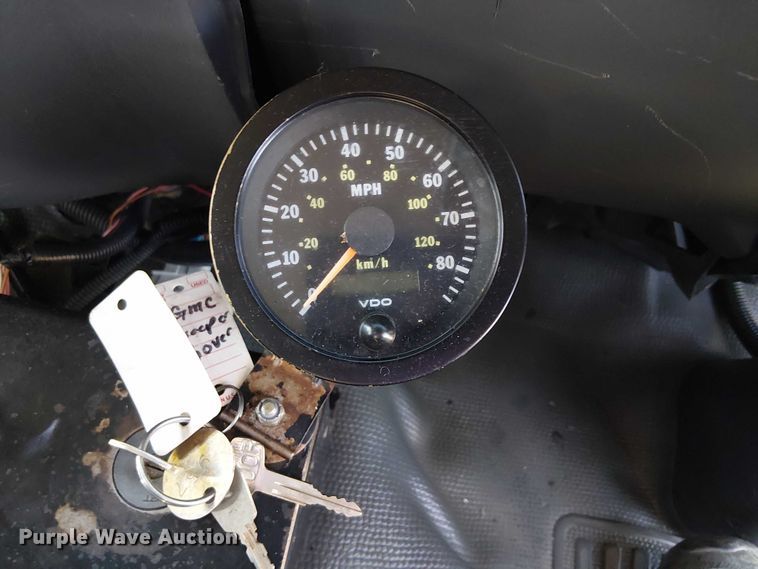 image for item JW9426 2001 GMC T7500 street sweeper truck