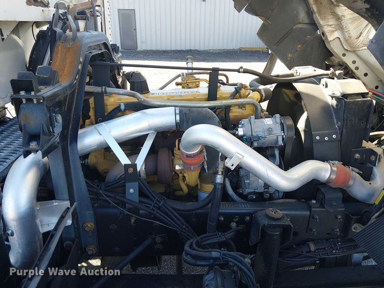 image for item JW9426 2001 GMC T7500 street sweeper truck