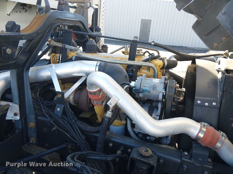 image for item JW9426 2001 GMC T7500 street sweeper truck