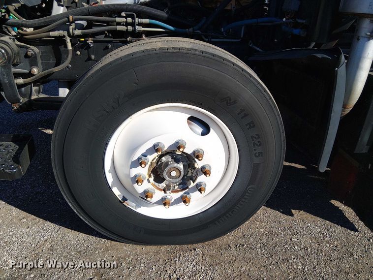 image for item JW9426 2001 GMC T7500 street sweeper truck