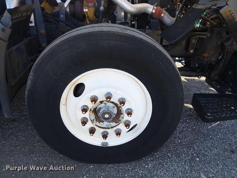 image for item JW9426 2001 GMC T7500 street sweeper truck