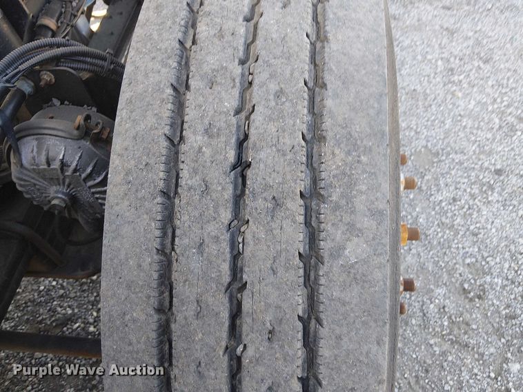 image for item JW9426 2001 GMC T7500 street sweeper truck