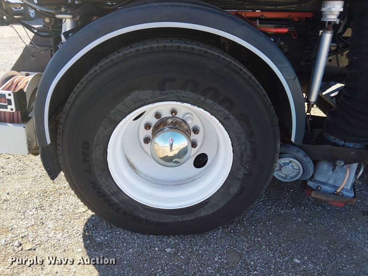 image for item JW9426 2001 GMC T7500 street sweeper truck