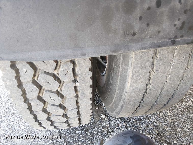 image for item JW9426 2001 GMC T7500 street sweeper truck