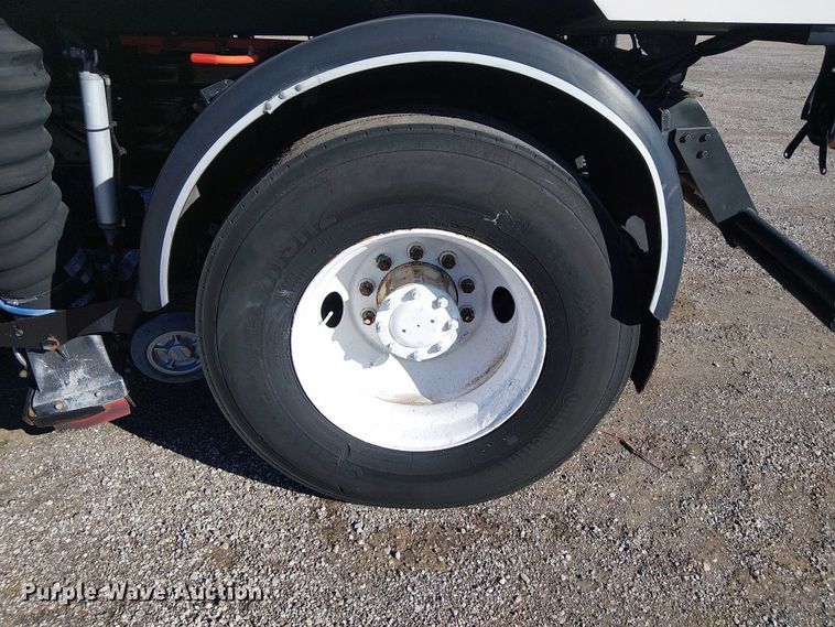 image for item JW9426 2001 GMC T7500 street sweeper truck