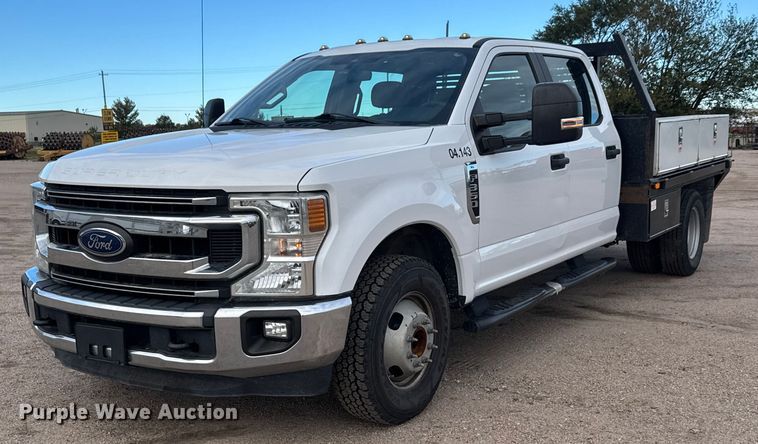 image for item NA9811 2020 Ford F350 Super Duty  Crew Cab flatbed pickup truck