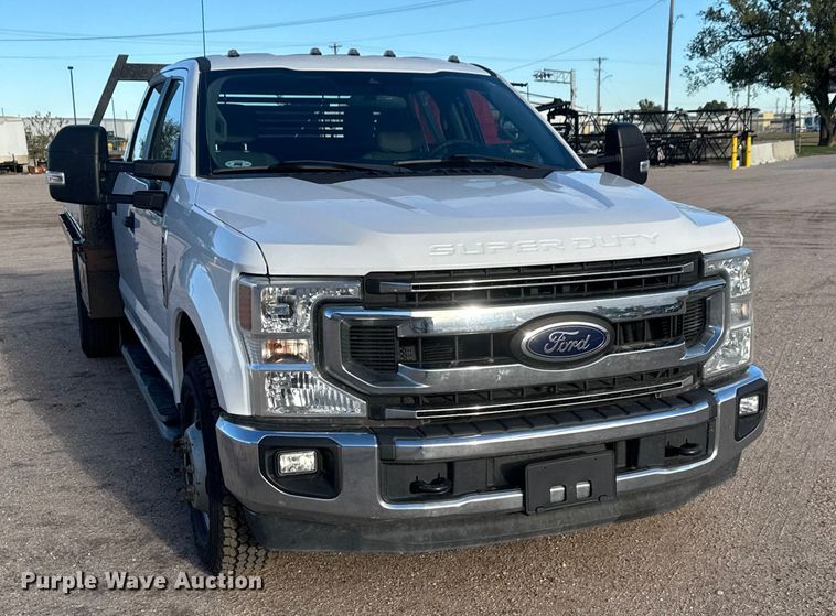 image for item NA9811 2020 Ford F350 Super Duty  Crew Cab flatbed pickup truck