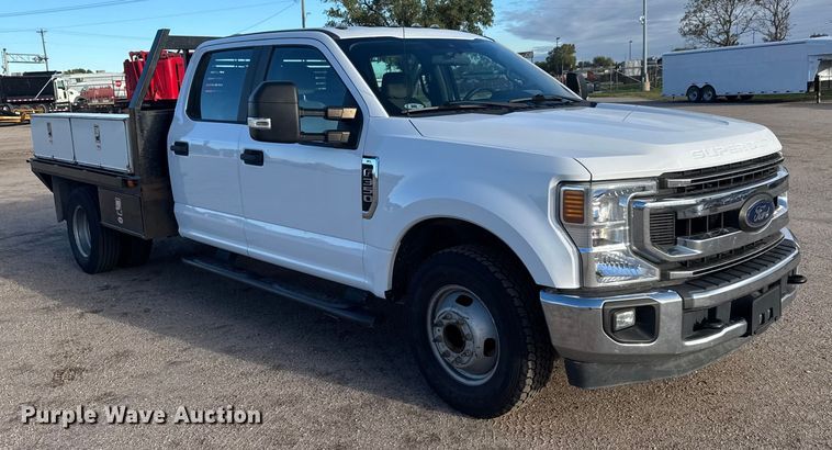 image for item NA9811 2020 Ford F350 Super Duty  Crew Cab flatbed pickup truck
