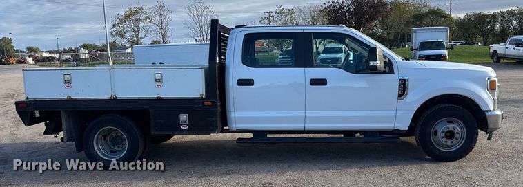 image for item NA9811 2020 Ford F350 Super Duty  Crew Cab flatbed pickup truck