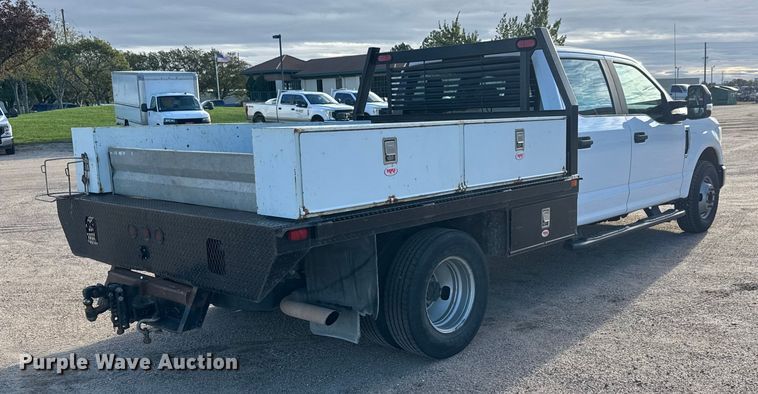 image for item NA9811 2020 Ford F350 Super Duty  Crew Cab flatbed pickup truck