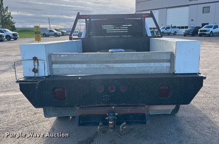 image for item NA9811 2020 Ford F350 Super Duty  Crew Cab flatbed pickup truck