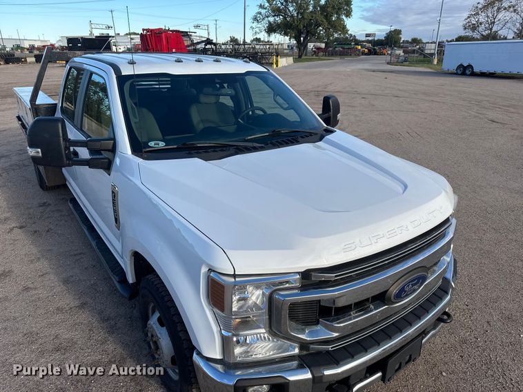 image for item NA9811 2020 Ford F350 Super Duty  Crew Cab flatbed pickup truck