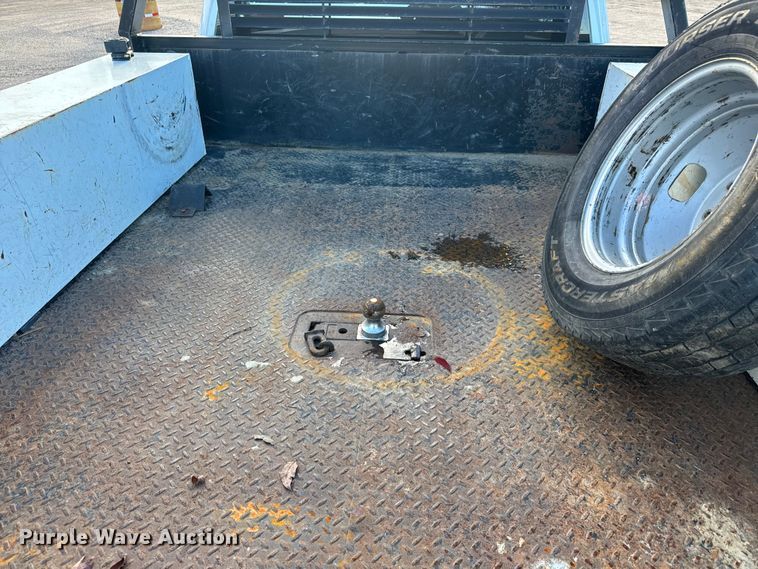 image for item NA9811 2020 Ford F350 Super Duty  Crew Cab flatbed pickup truck