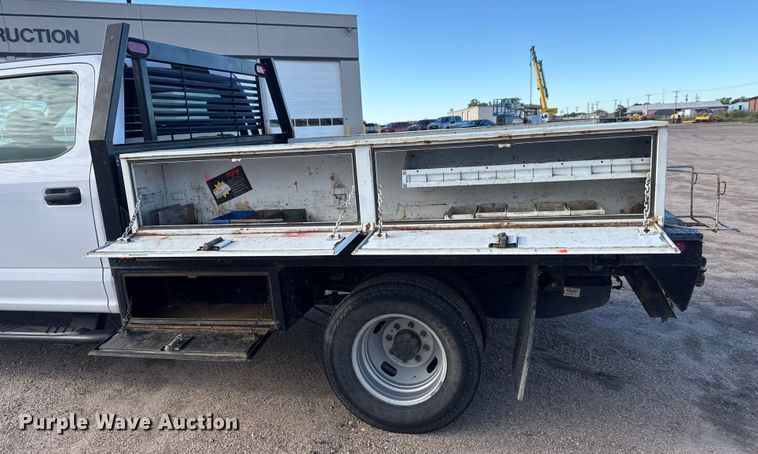 image for item NA9811 2020 Ford F350 Super Duty  Crew Cab flatbed pickup truck