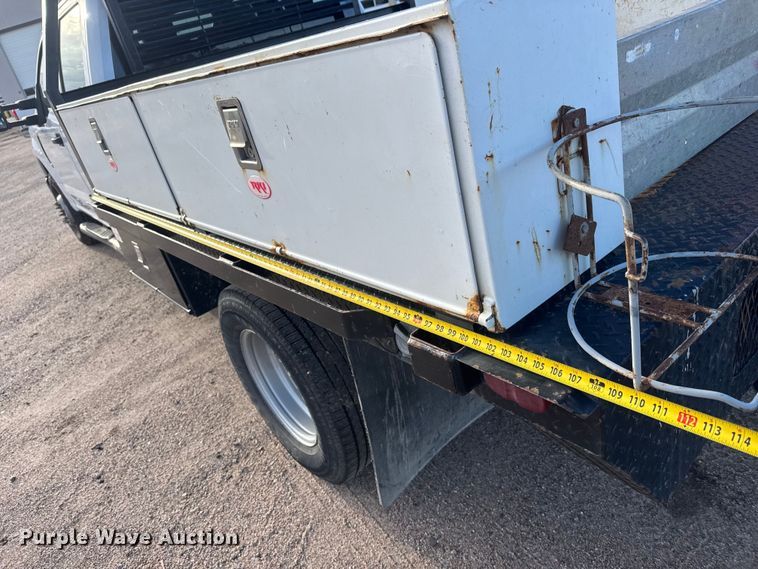 image for item NA9811 2020 Ford F350 Super Duty  Crew Cab flatbed pickup truck