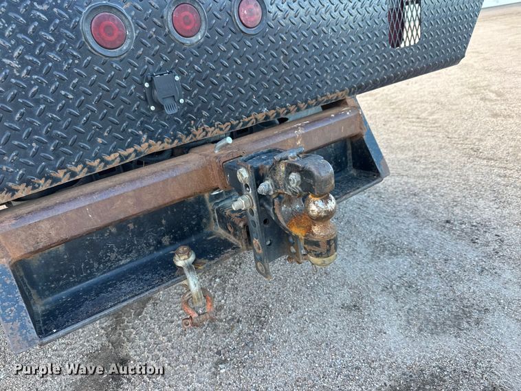 image for item NA9811 2020 Ford F350 Super Duty  Crew Cab flatbed pickup truck