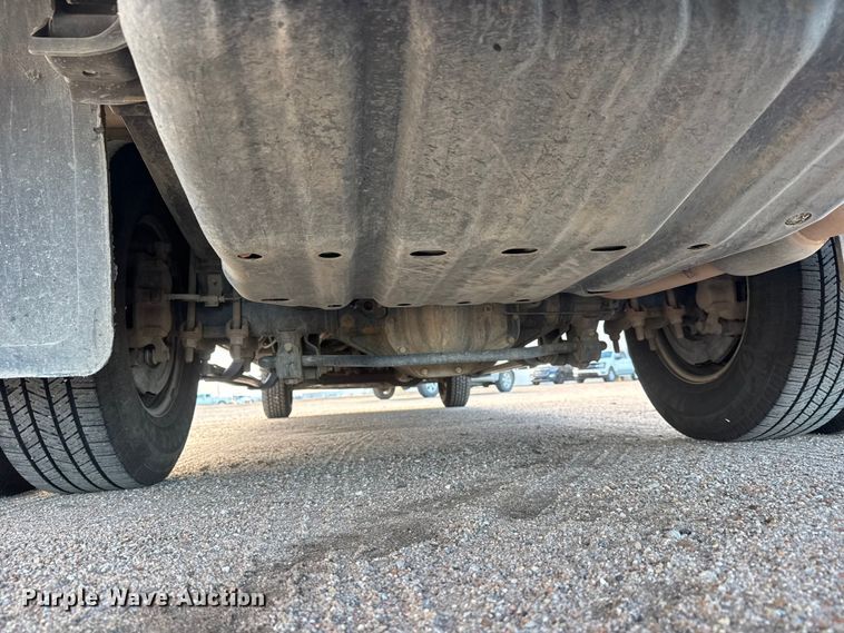 image for item NA9811 2020 Ford F350 Super Duty  Crew Cab flatbed pickup truck