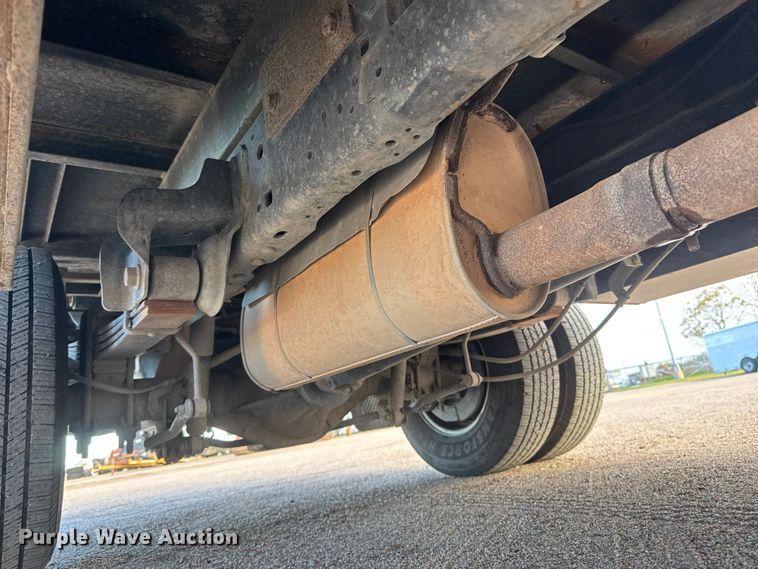 image for item NA9811 2020 Ford F350 Super Duty  Crew Cab flatbed pickup truck