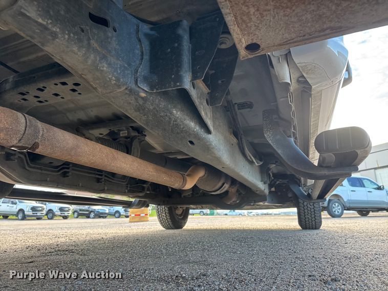 image for item NA9811 2020 Ford F350 Super Duty  Crew Cab flatbed pickup truck