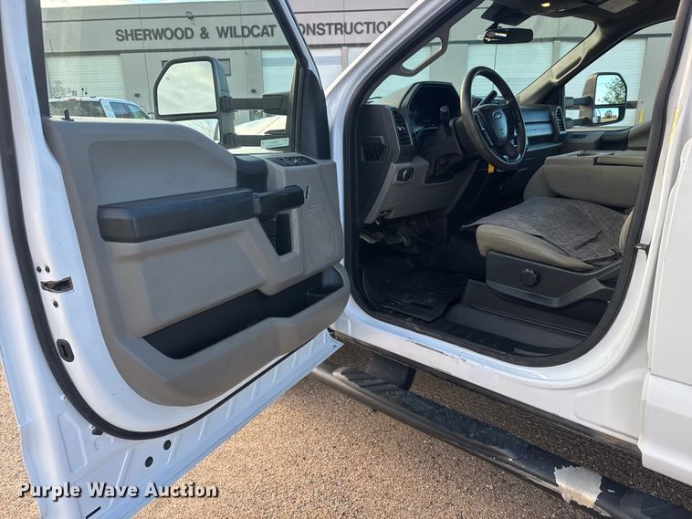 image for item NA9811 2020 Ford F350 Super Duty  Crew Cab flatbed pickup truck