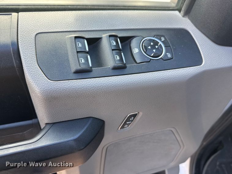 image for item NA9811 2020 Ford F350 Super Duty  Crew Cab flatbed pickup truck