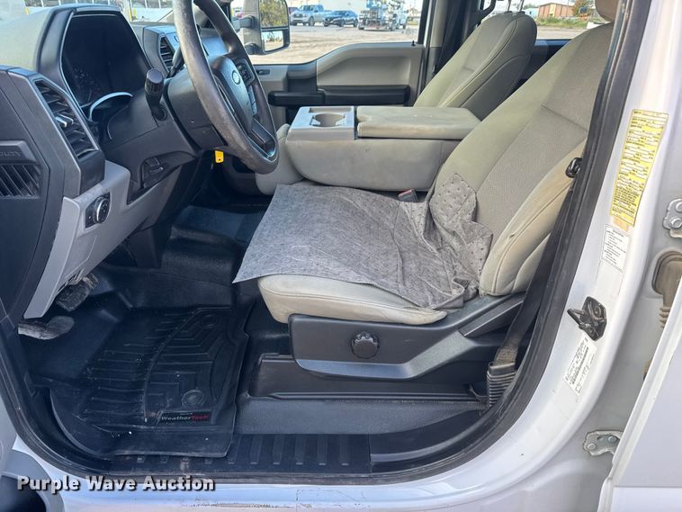 image for item NA9811 2020 Ford F350 Super Duty  Crew Cab flatbed pickup truck