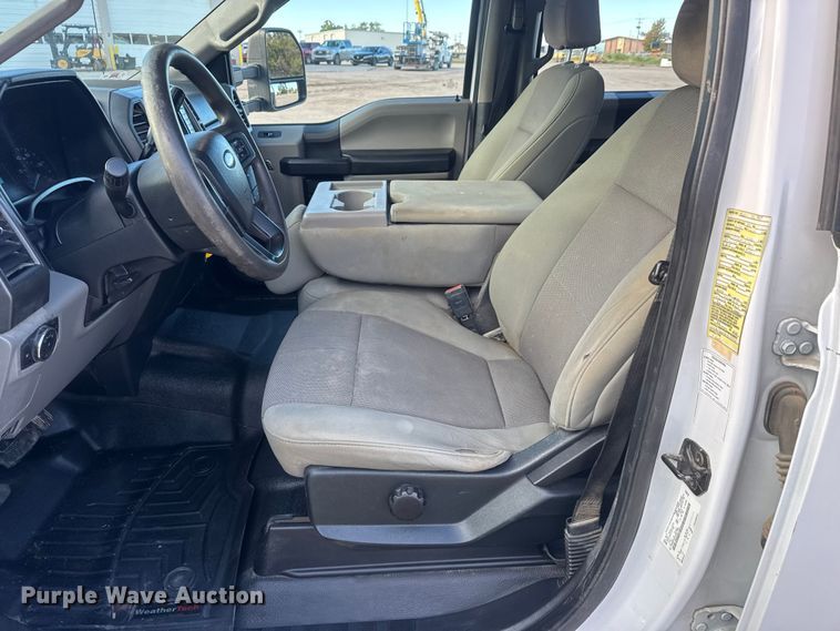 image for item NA9811 2020 Ford F350 Super Duty  Crew Cab flatbed pickup truck