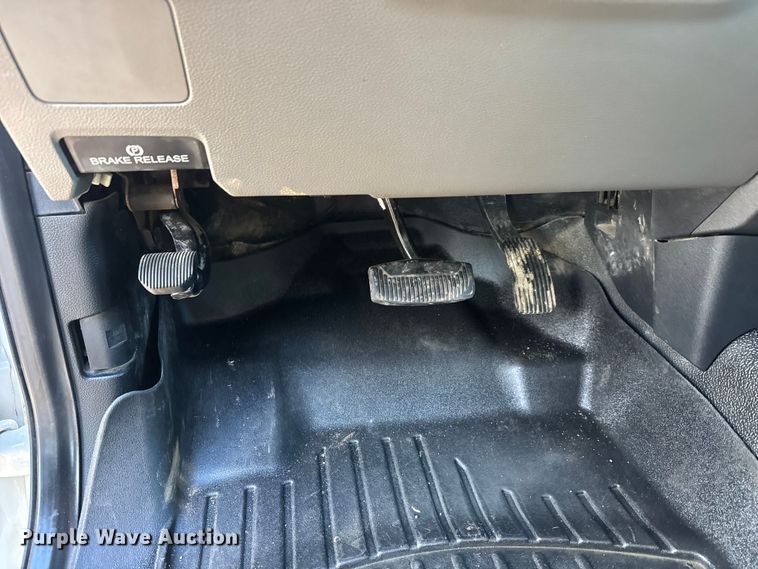 image for item NA9811 2020 Ford F350 Super Duty  Crew Cab flatbed pickup truck