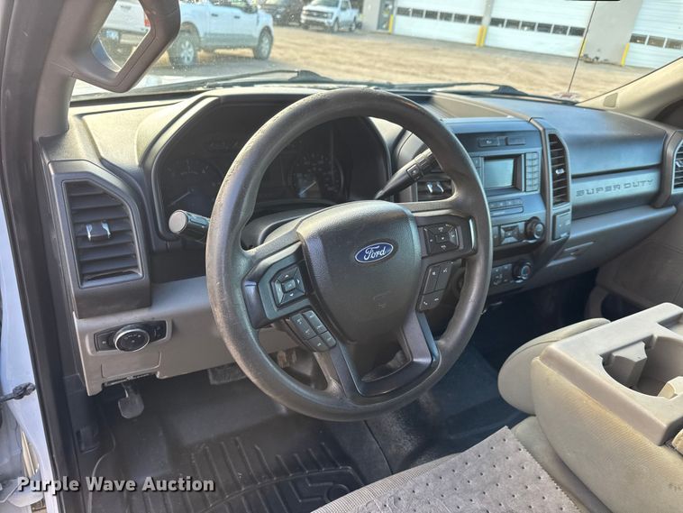 image for item NA9811 2020 Ford F350 Super Duty  Crew Cab flatbed pickup truck