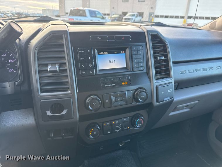 image for item NA9811 2020 Ford F350 Super Duty  Crew Cab flatbed pickup truck