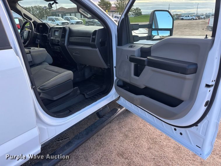 image for item NA9811 2020 Ford F350 Super Duty  Crew Cab flatbed pickup truck