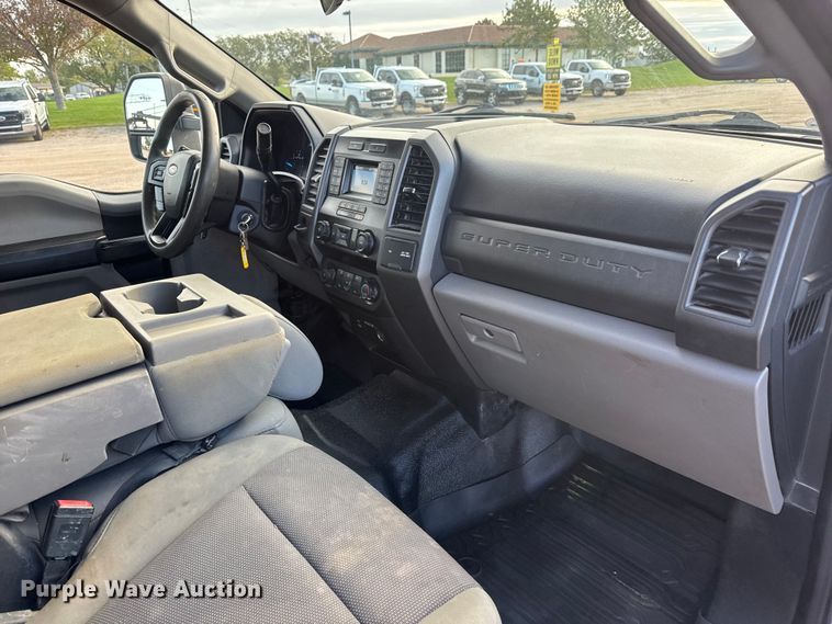 image for item NA9811 2020 Ford F350 Super Duty  Crew Cab flatbed pickup truck