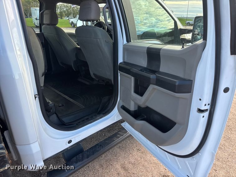 image for item NA9811 2020 Ford F350 Super Duty  Crew Cab flatbed pickup truck