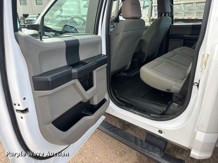 image for item NA9811 2020 Ford F350 Super Duty  Crew Cab flatbed pickup truck