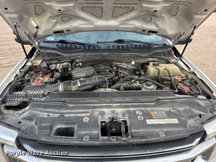 image for item NA9811 2020 Ford F350 Super Duty  Crew Cab flatbed pickup truck