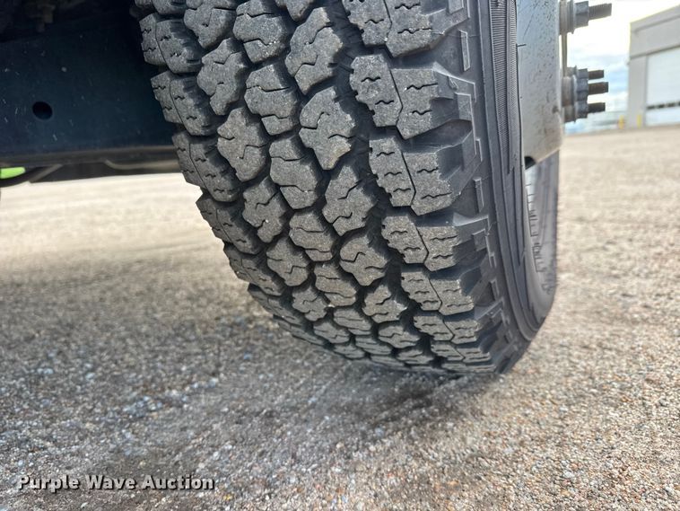 image for item NA9811 2020 Ford F350 Super Duty  Crew Cab flatbed pickup truck