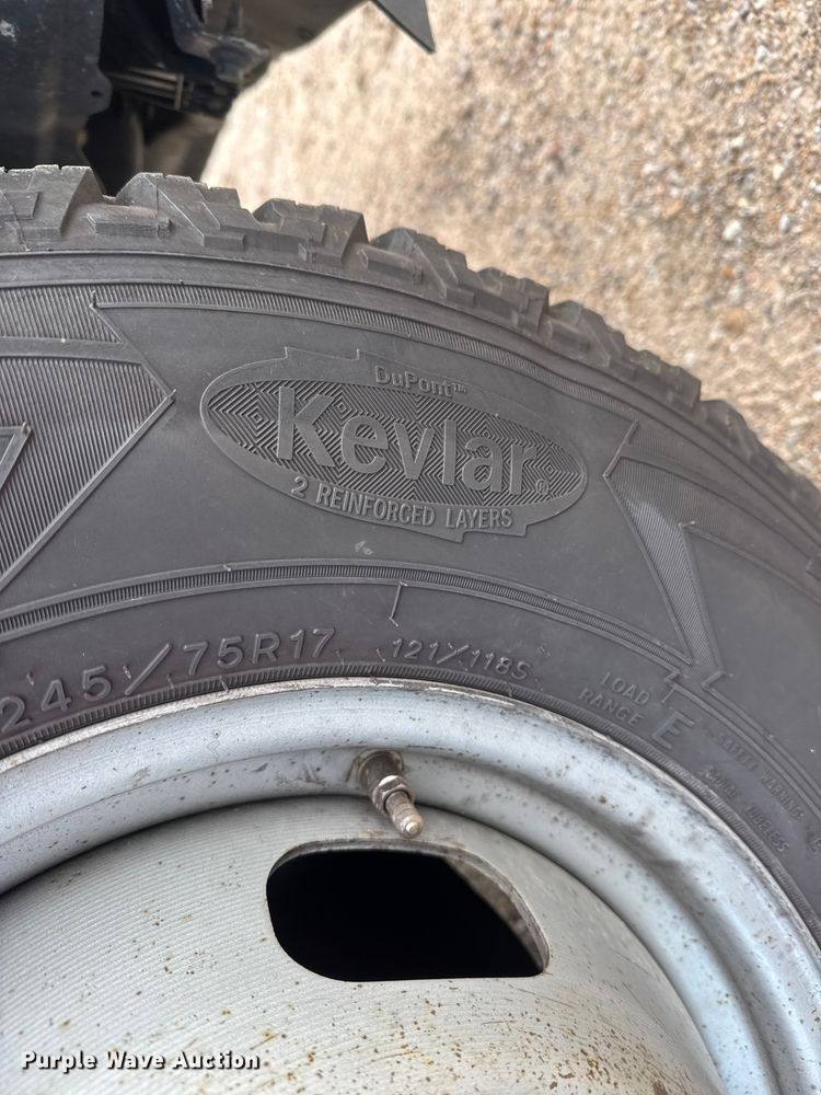 image for item NA9811 2020 Ford F350 Super Duty  Crew Cab flatbed pickup truck