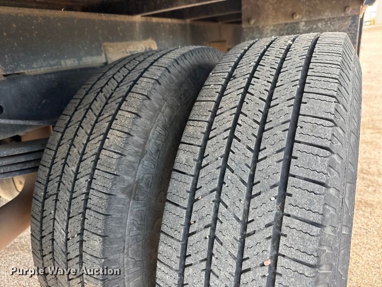 image for item NA9811 2020 Ford F350 Super Duty  Crew Cab flatbed pickup truck