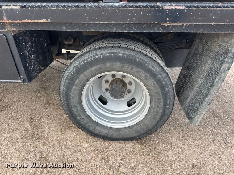 image for item NA9811 2020 Ford F350 Super Duty  Crew Cab flatbed pickup truck