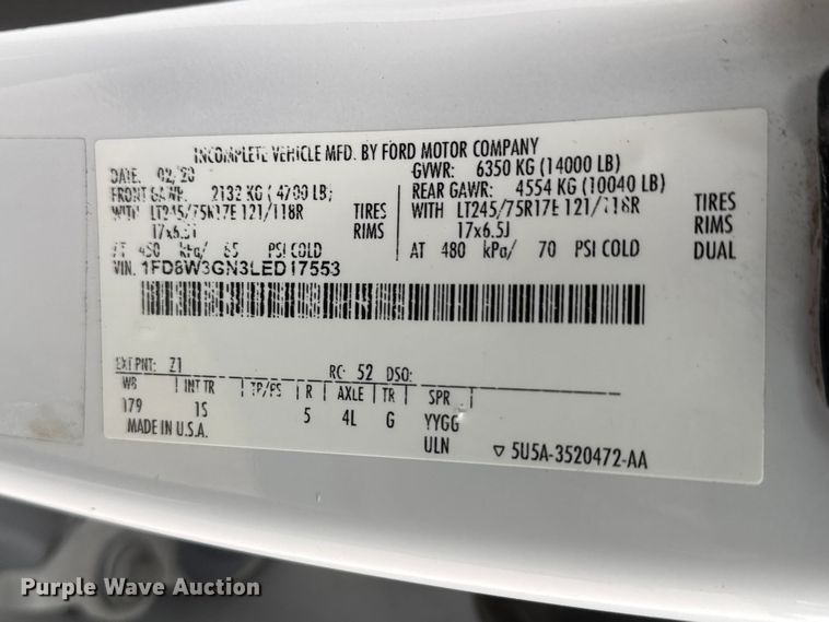 image for item NA9811 2020 Ford F350 Super Duty  Crew Cab flatbed pickup truck