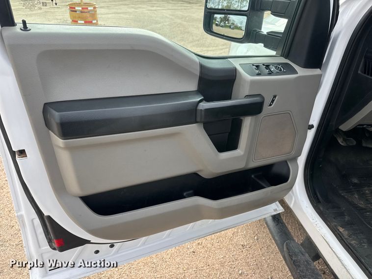 image for item NA9814 2021 Ford F250 Super Duty SuperCab pickup truck