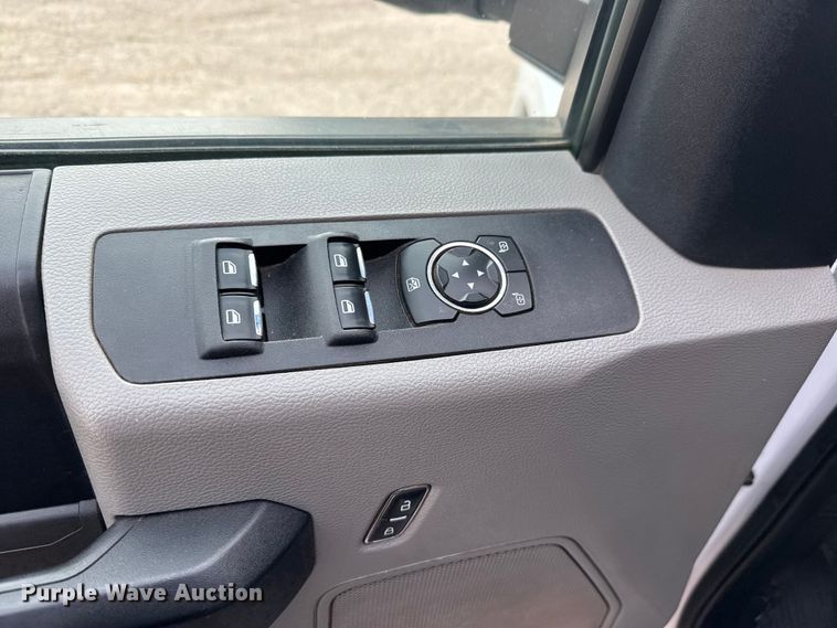 image for item NA9814 2021 Ford F250 Super Duty SuperCab pickup truck