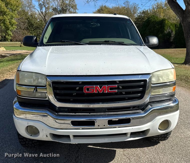 image for item NA9829 2003 GMC Sierra 2500 Crew Cab pickup truck