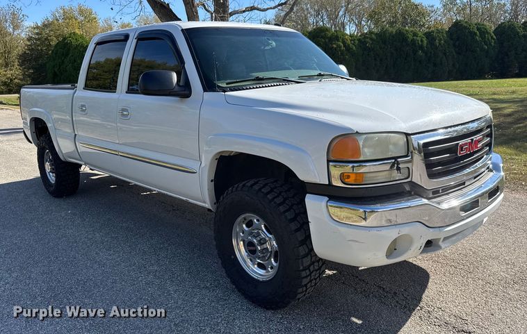 image for item NA9829 2003 GMC Sierra 2500 Crew Cab pickup truck