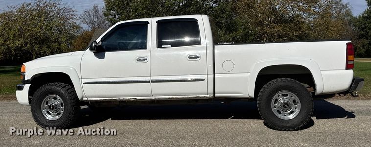 image for item NA9829 2003 GMC Sierra 2500 Crew Cab pickup truck