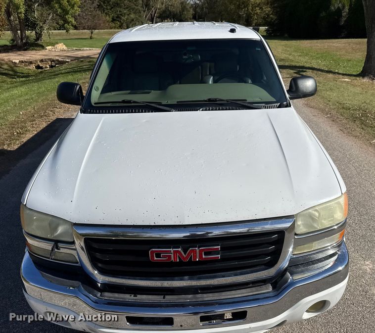 image for item NA9829 2003 GMC Sierra 2500 Crew Cab pickup truck